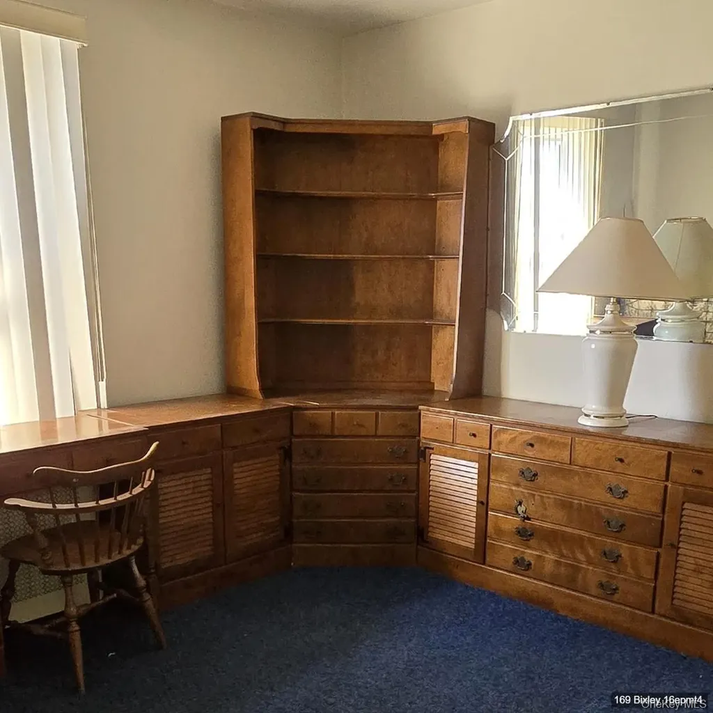 169 Bixley Heath Lynbrook NY 11563