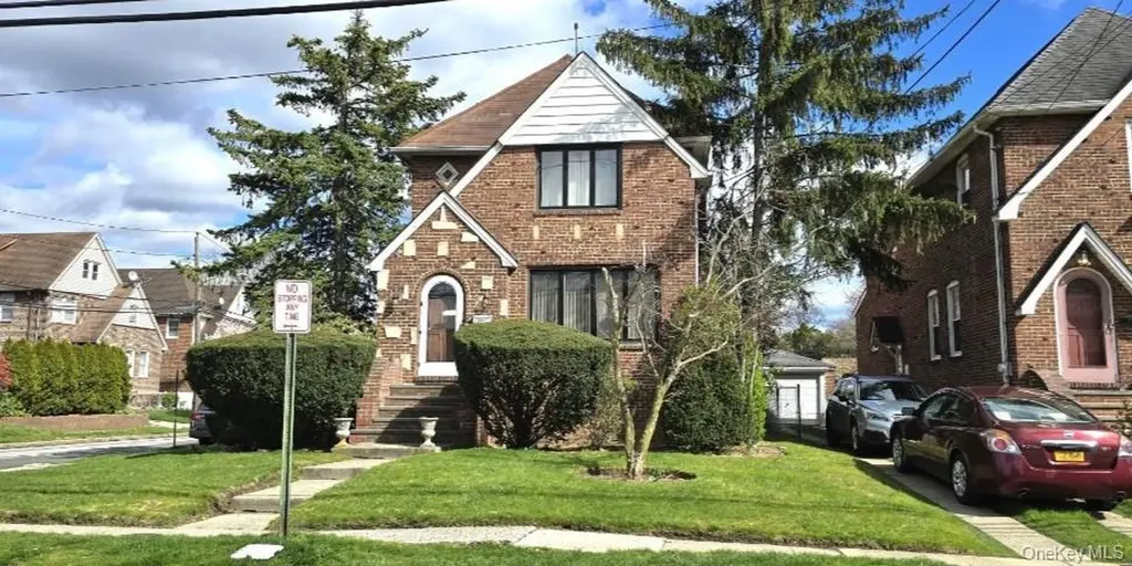 169 Bixley Heath Lynbrook NY 11563
