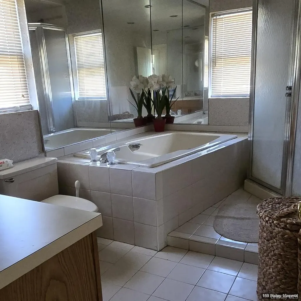 169 Bixley Heath Lynbrook NY 11563