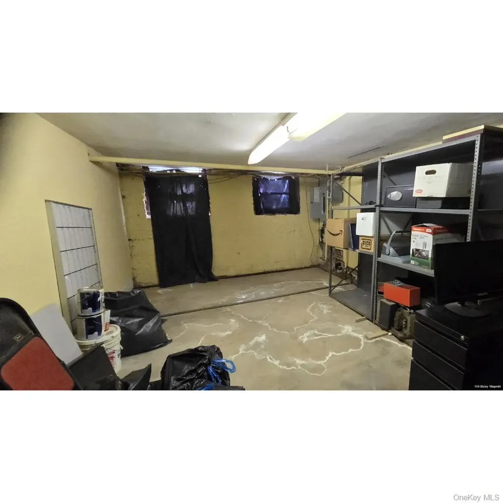 169 Bixley Heath Lynbrook NY 11563