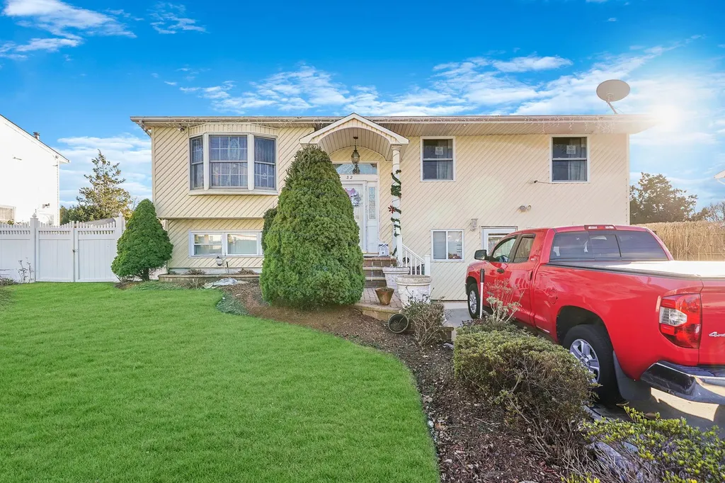 32 Grouse Drive Brentwood NY 11717
