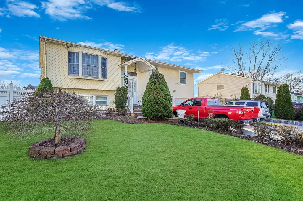 32 Grouse Drive Brentwood NY 11717