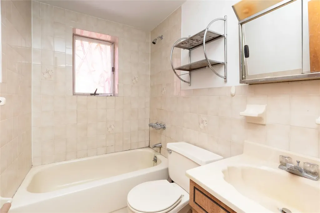 19 Winters Street Bronx NY 10464