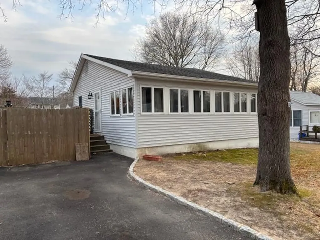 103 17th Street Wading River NY 11792