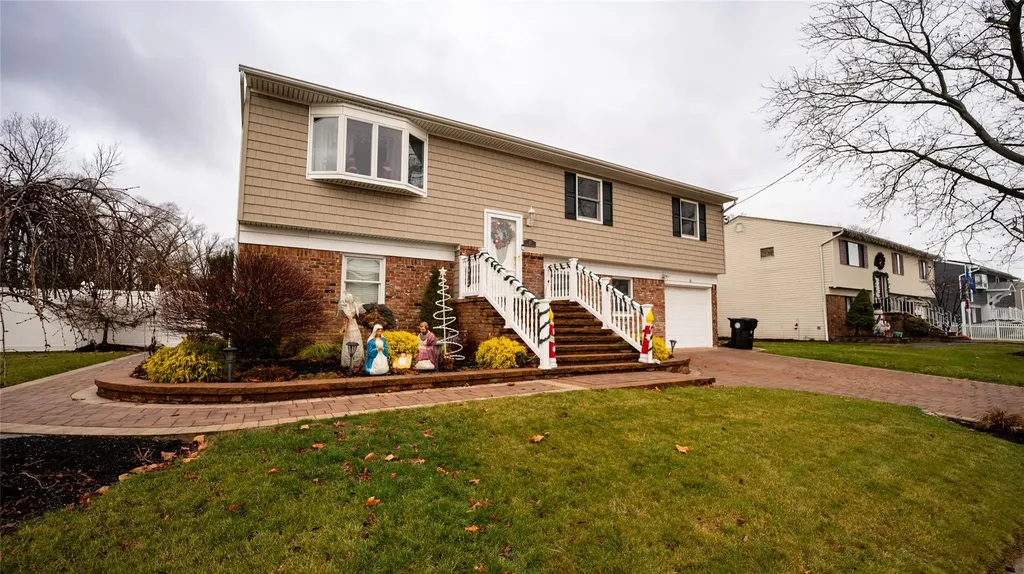 15 Westminster Lane West Islip NY 11795