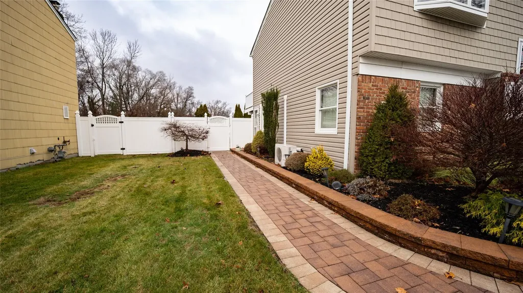15 Westminster Lane West Islip NY 11795