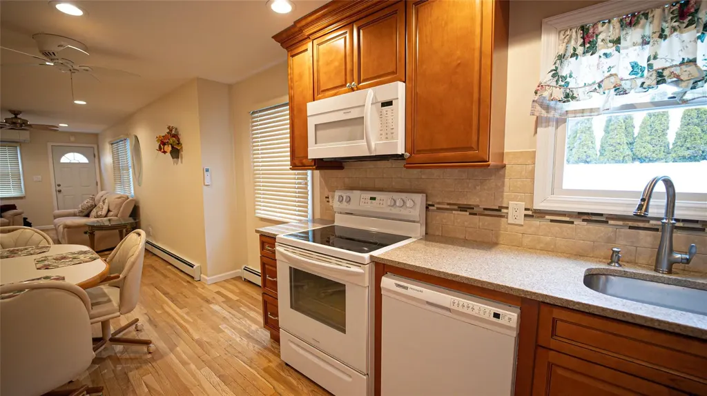 15 Westminster Lane West Islip NY 11795