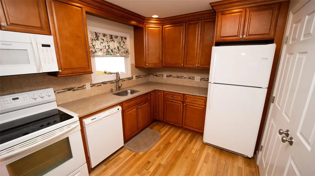 15 Westminster Lane West Islip NY 11795