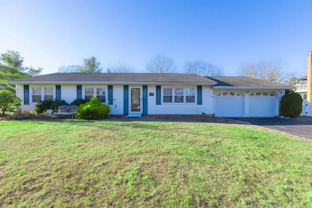 14 Hemlock Lane Smithtown NY 11787