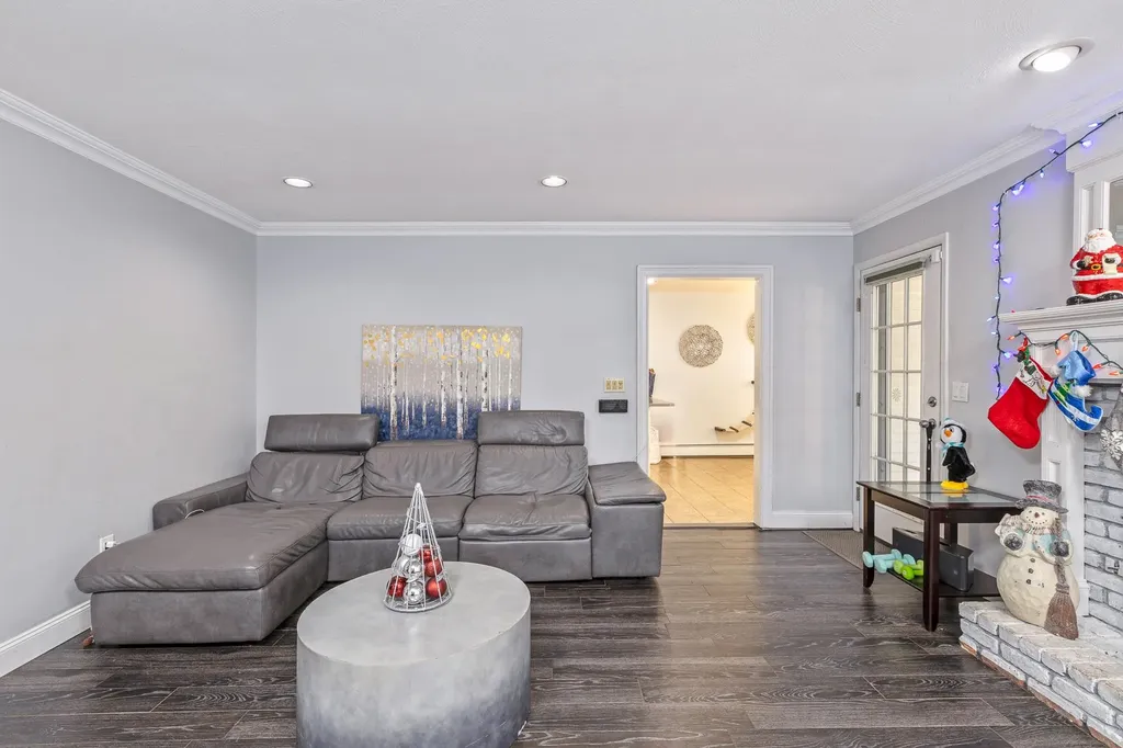 14 Hemlock Lane Smithtown NY 11787