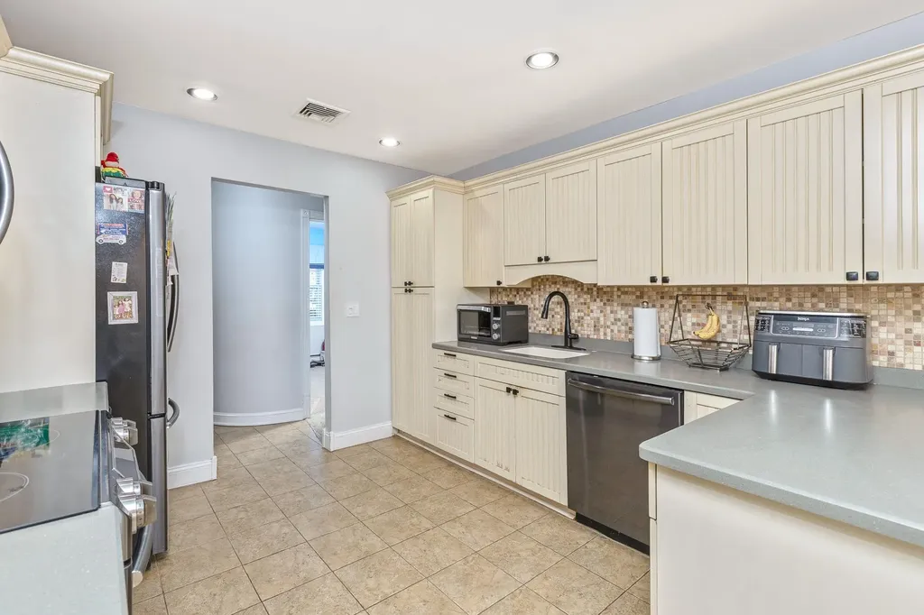 14 Hemlock Lane Smithtown NY 11787