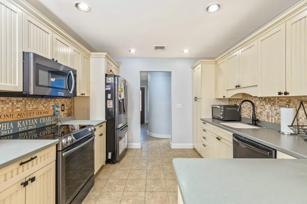 14 Hemlock Lane Smithtown NY 11787