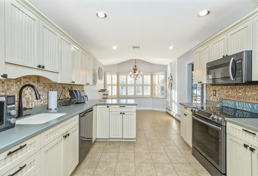 14 Hemlock Lane Smithtown NY 11787