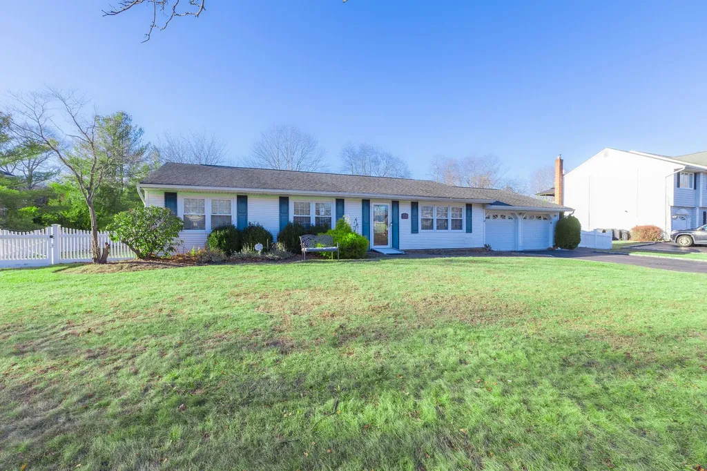 14 Hemlock Lane Smithtown NY 11787