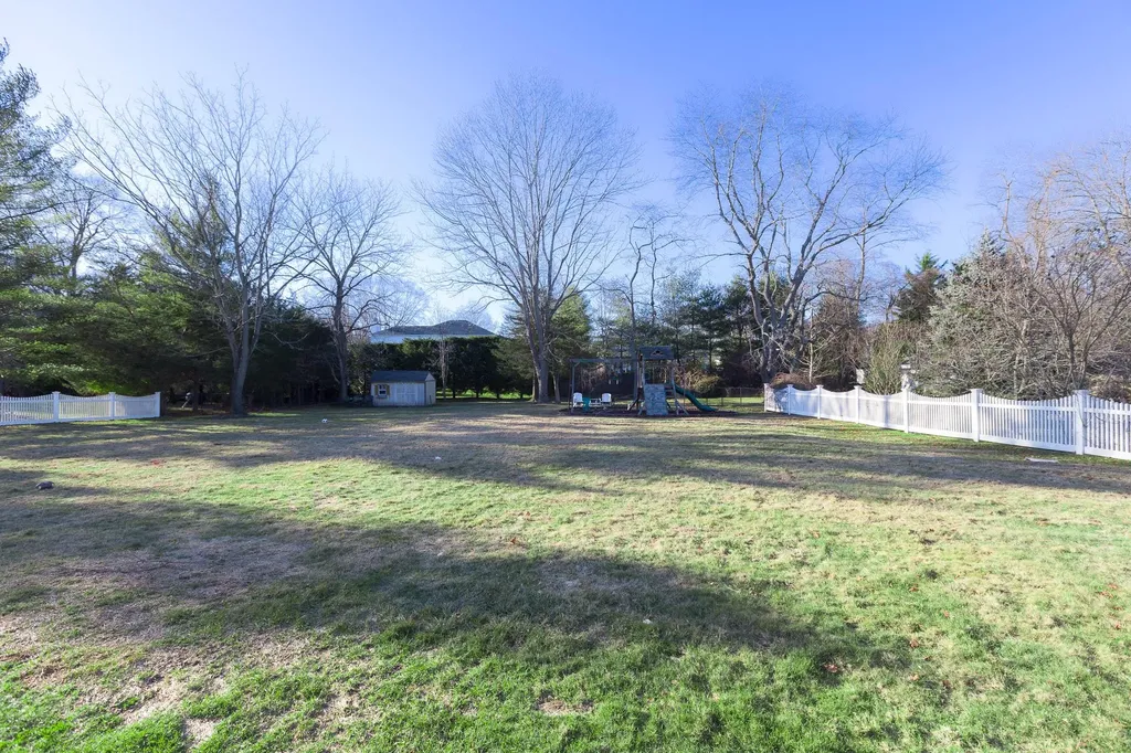 14 Hemlock Lane Smithtown NY 11787