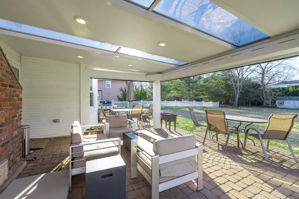 14 Hemlock Lane Smithtown NY 11787