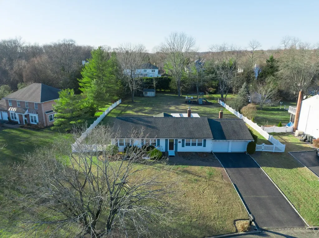 14 Hemlock Lane Smithtown NY 11787