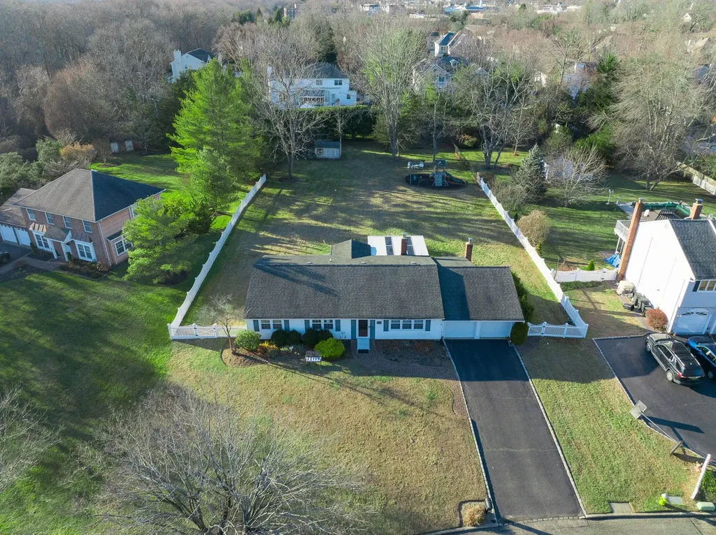 14 Hemlock Lane Smithtown NY 11787