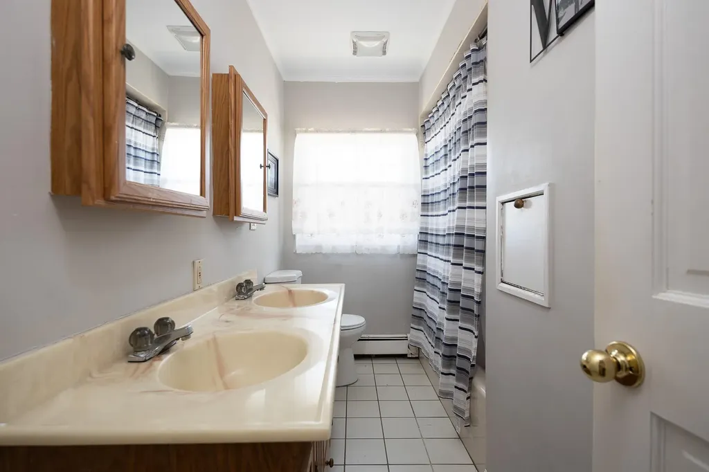 45 Heston Road Shirley NY 11967