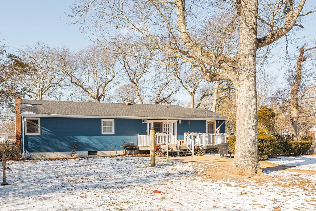 45 Heston Road Shirley NY 11967