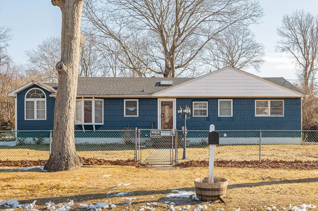 45 Heston Road Shirley NY 11967