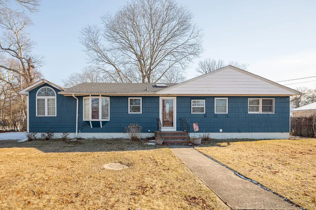 45 Heston Road Shirley NY 11967