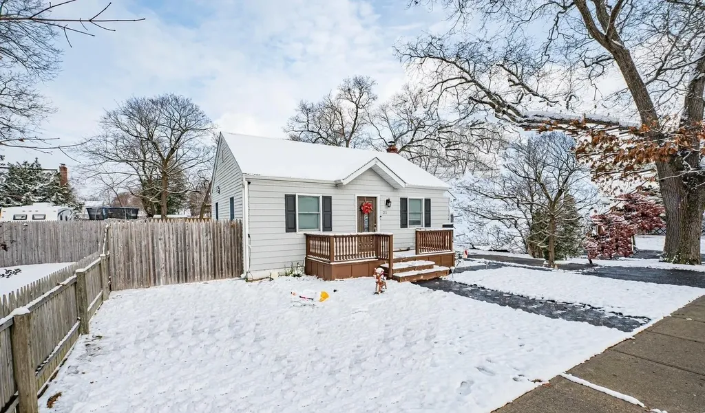 21 Beecher Avenue East Islip NY 11730