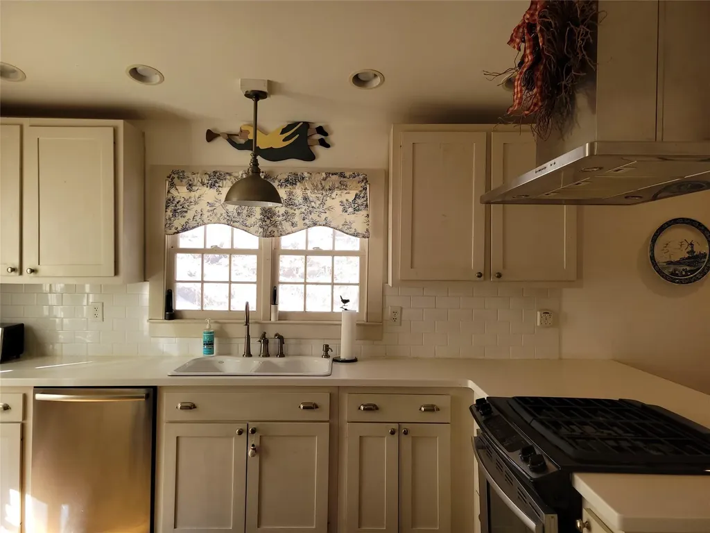 114 Half Moon Road Highland NY 12528