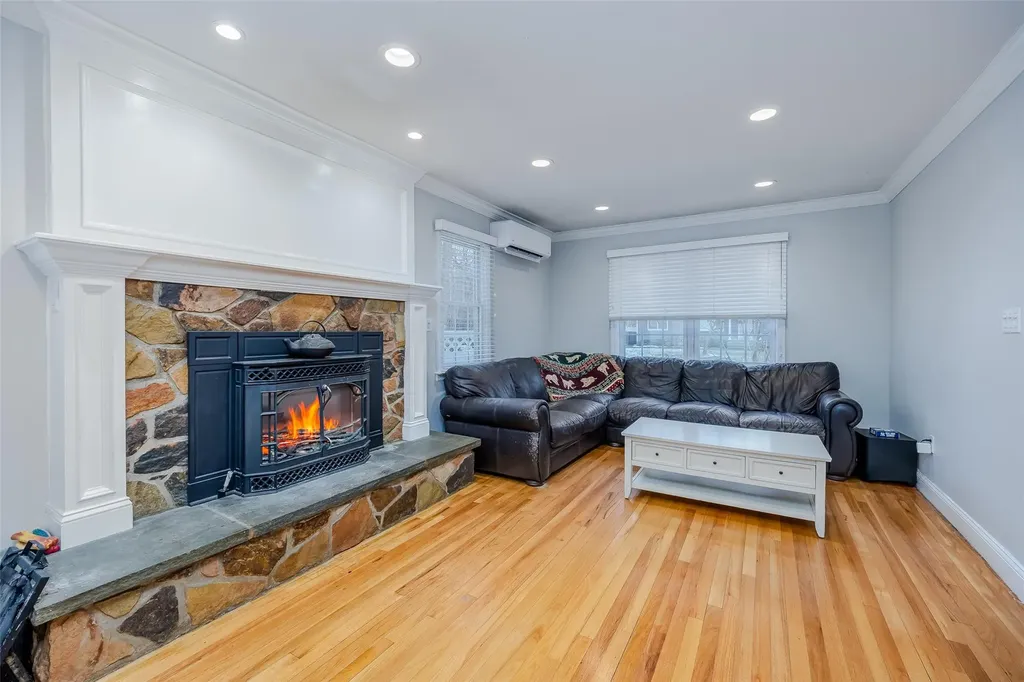89 Parkside Avenue Miller Place NY 11764