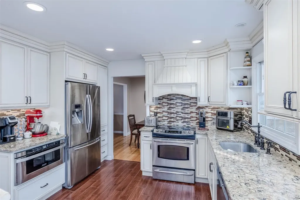 89 Parkside Avenue Miller Place NY 11764