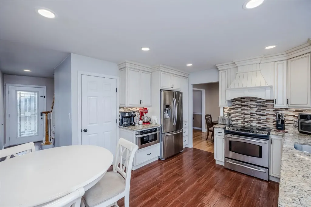 89 Parkside Avenue Miller Place NY 11764
