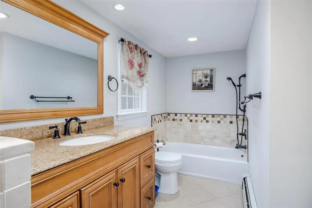 89 Parkside Avenue Miller Place NY 11764