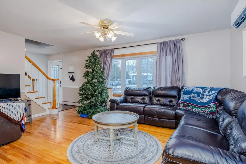 89 Parkside Avenue Miller Place NY 11764