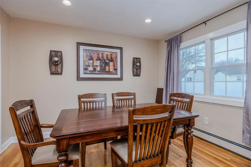 89 Parkside Avenue Miller Place NY 11764