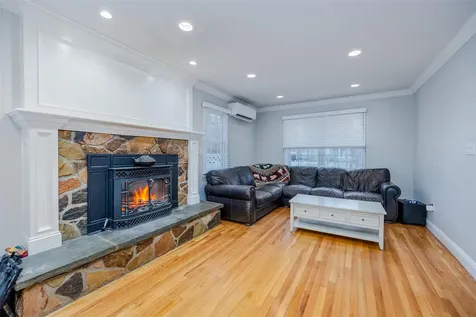 89 Parkside Avenue Miller Place NY 11764
