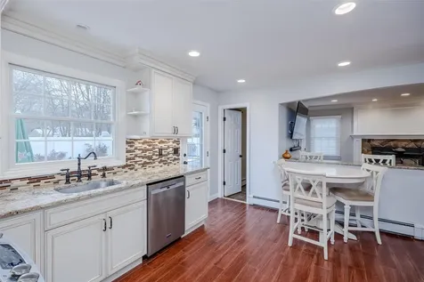 89 Parkside Avenue Miller Place NY 11764