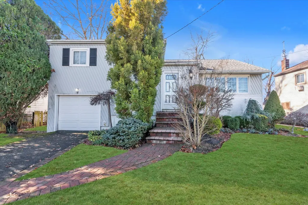 2578 Lefferts Place Bellmore NY 11710