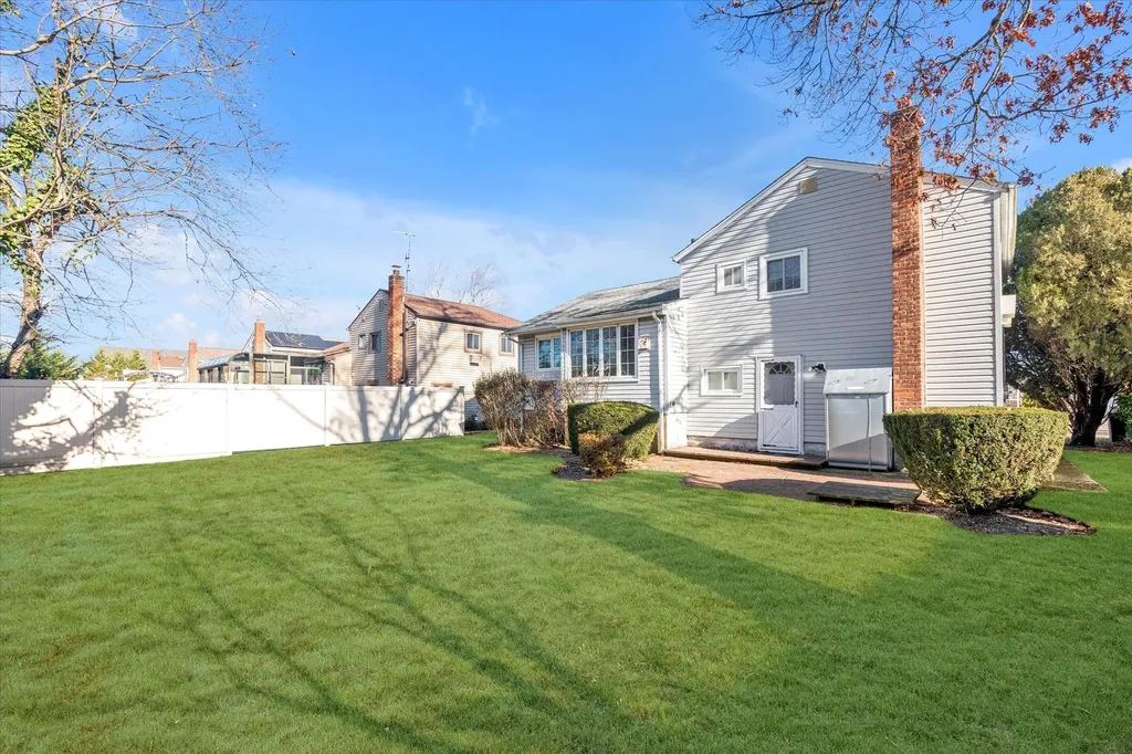 2578 Lefferts Place Bellmore NY 11710