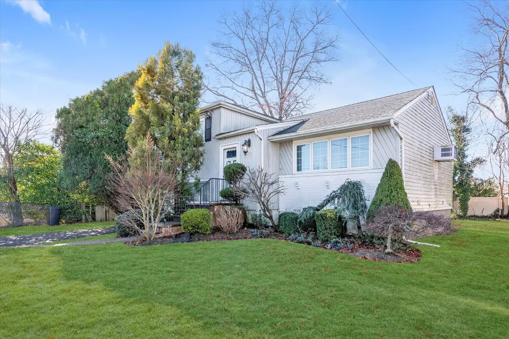 2578 Lefferts Place Bellmore NY 11710