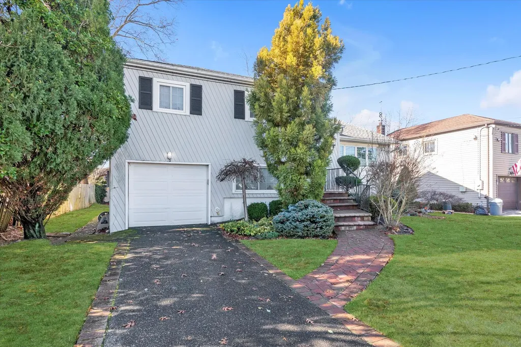 2578 Lefferts Place Bellmore NY 11710