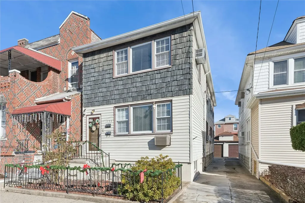 1722 Colden Avenue Bronx NY 10462