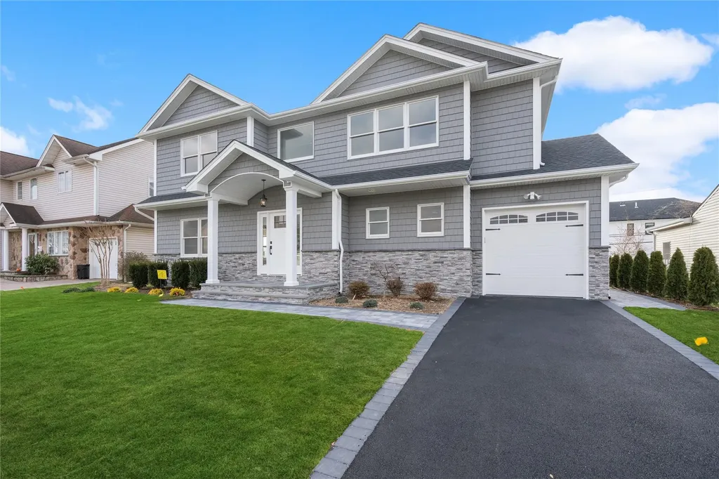 35 Peter Lane Plainview NY 11803