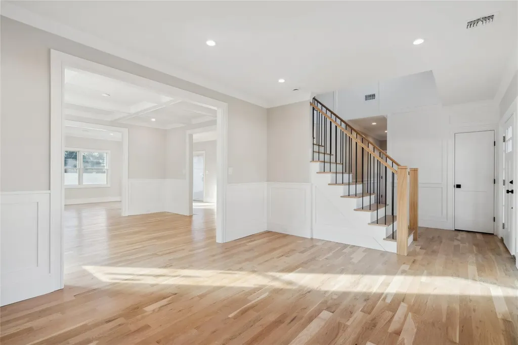 35 Peter Lane Plainview NY 11803