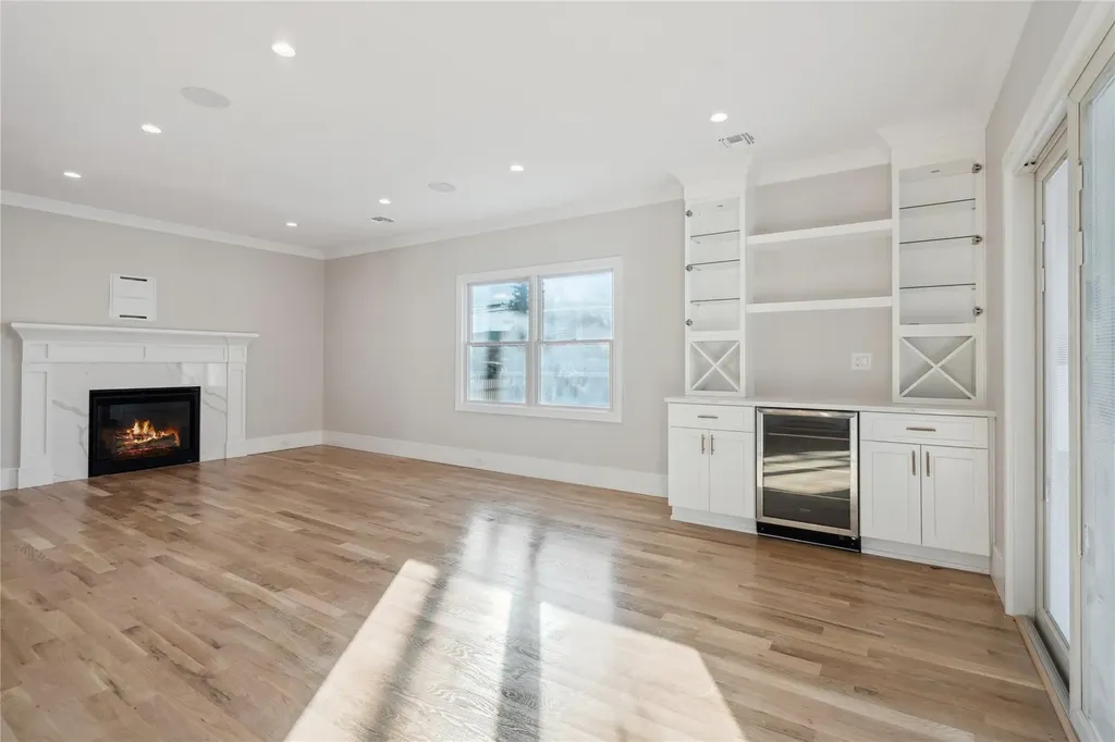 35 Peter Lane Plainview NY 11803