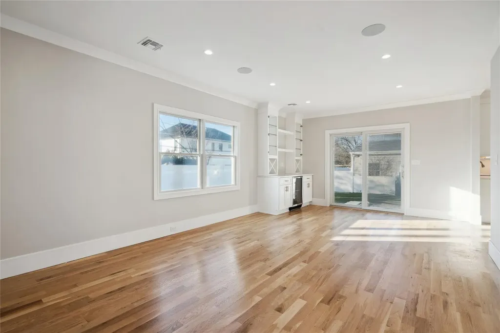 35 Peter Lane Plainview NY 11803