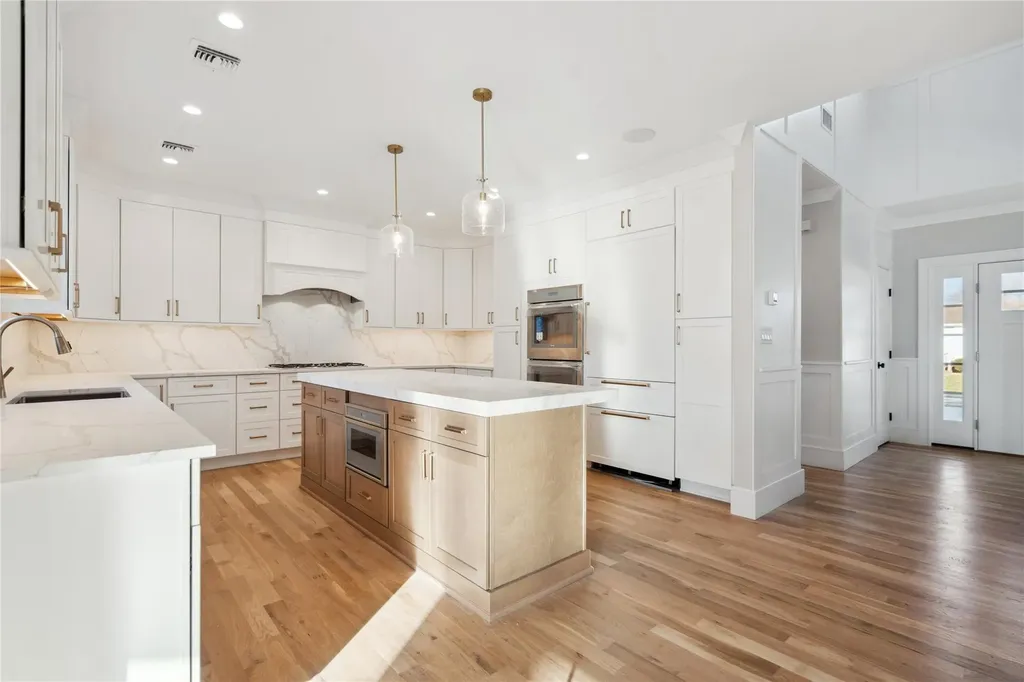 35 Peter Lane Plainview NY 11803