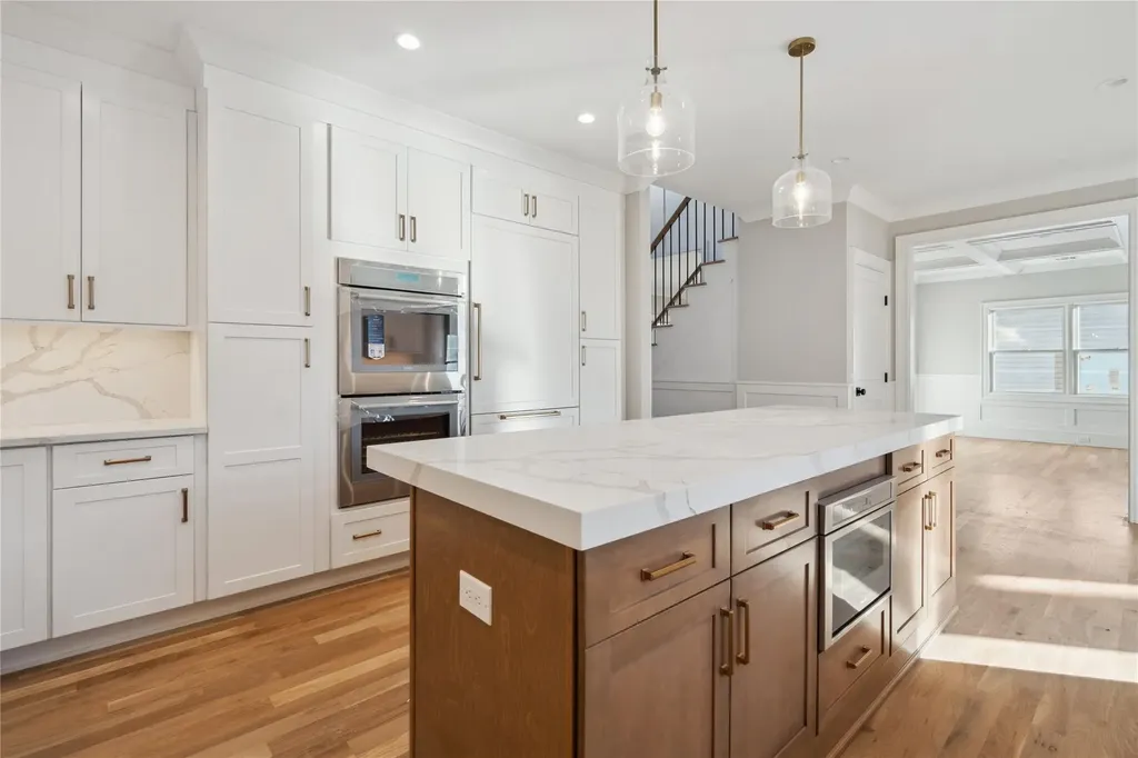 35 Peter Lane Plainview NY 11803