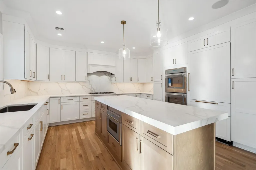 35 Peter Lane Plainview NY 11803