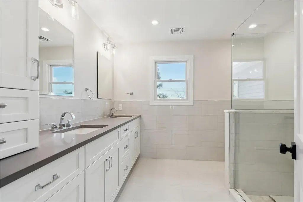 35 Peter Lane Plainview NY 11803