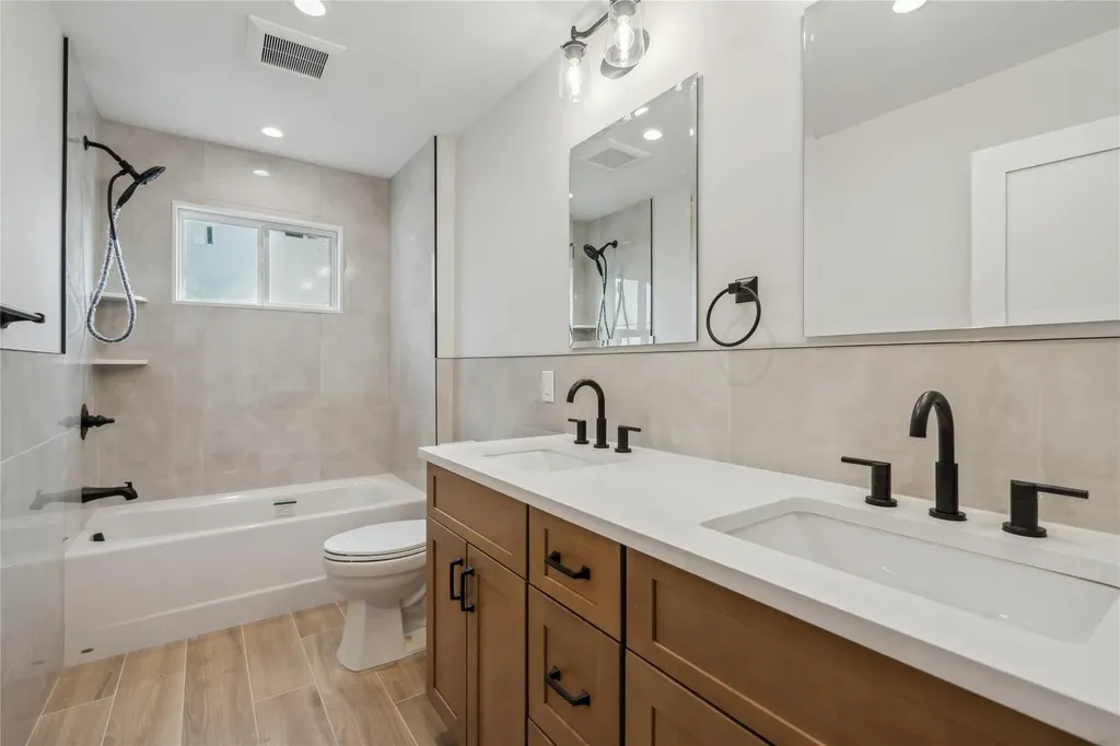 35 Peter Lane Plainview NY 11803